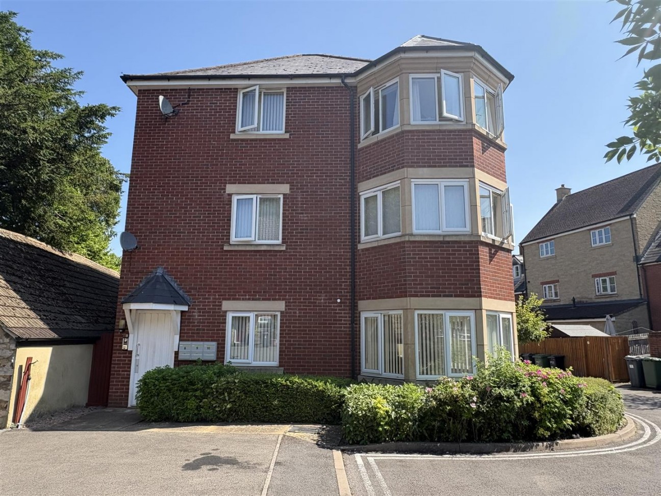 Legion Close, Dursley