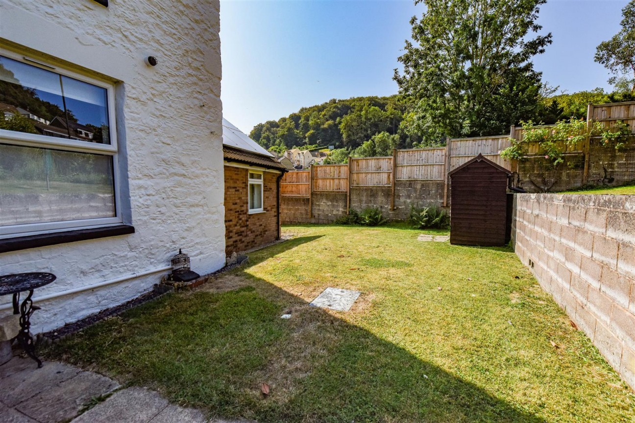 May Lane, Dursley