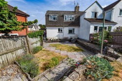 Cambridge Avenue, Dursley