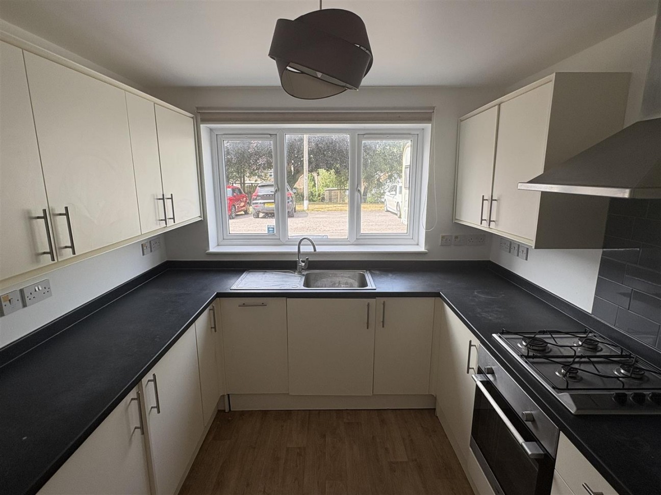 Woodview Road, Cam