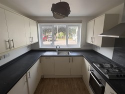 Woodview Road, Cam