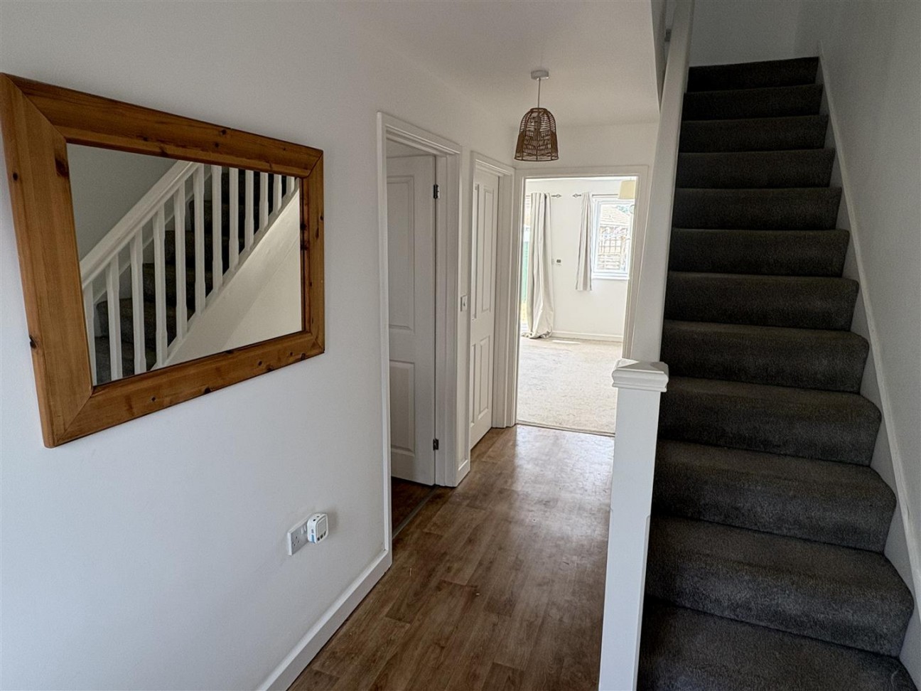 Woodview Road, Cam