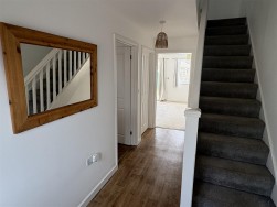 Woodview Road, Cam