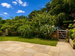 Drake Lane, Dursley