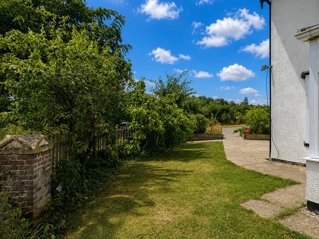 Drake Lane, Dursley