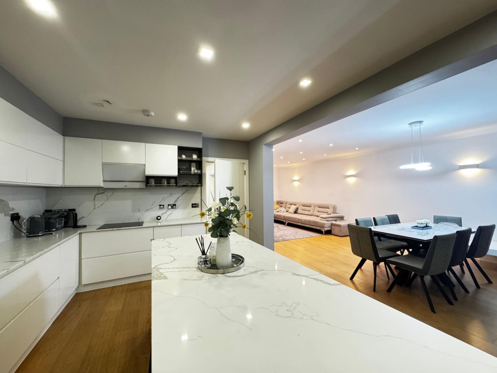 New Road, Rainham, RM13