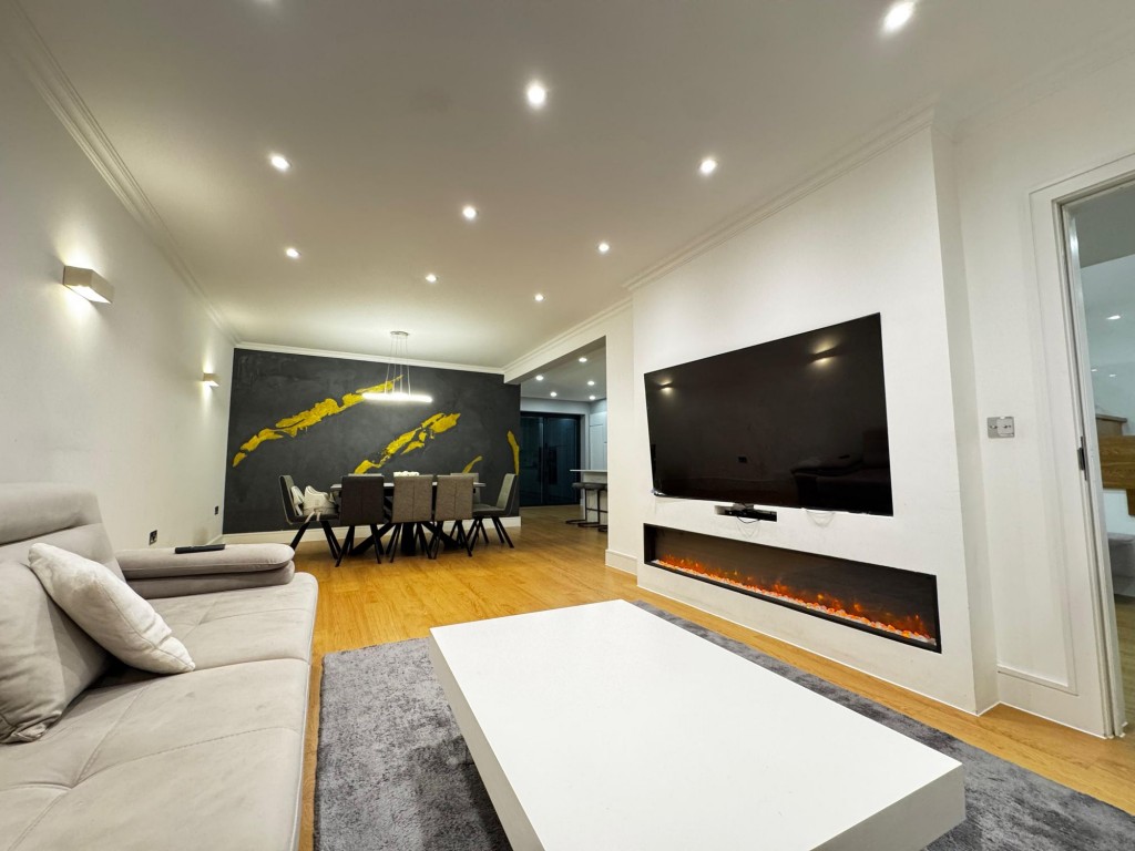 New Road, Rainham, RM13