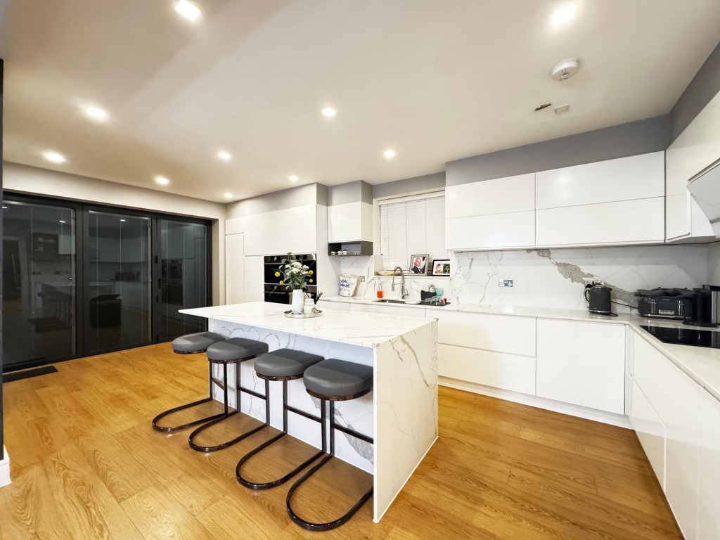 New Road, Rainham, RM13