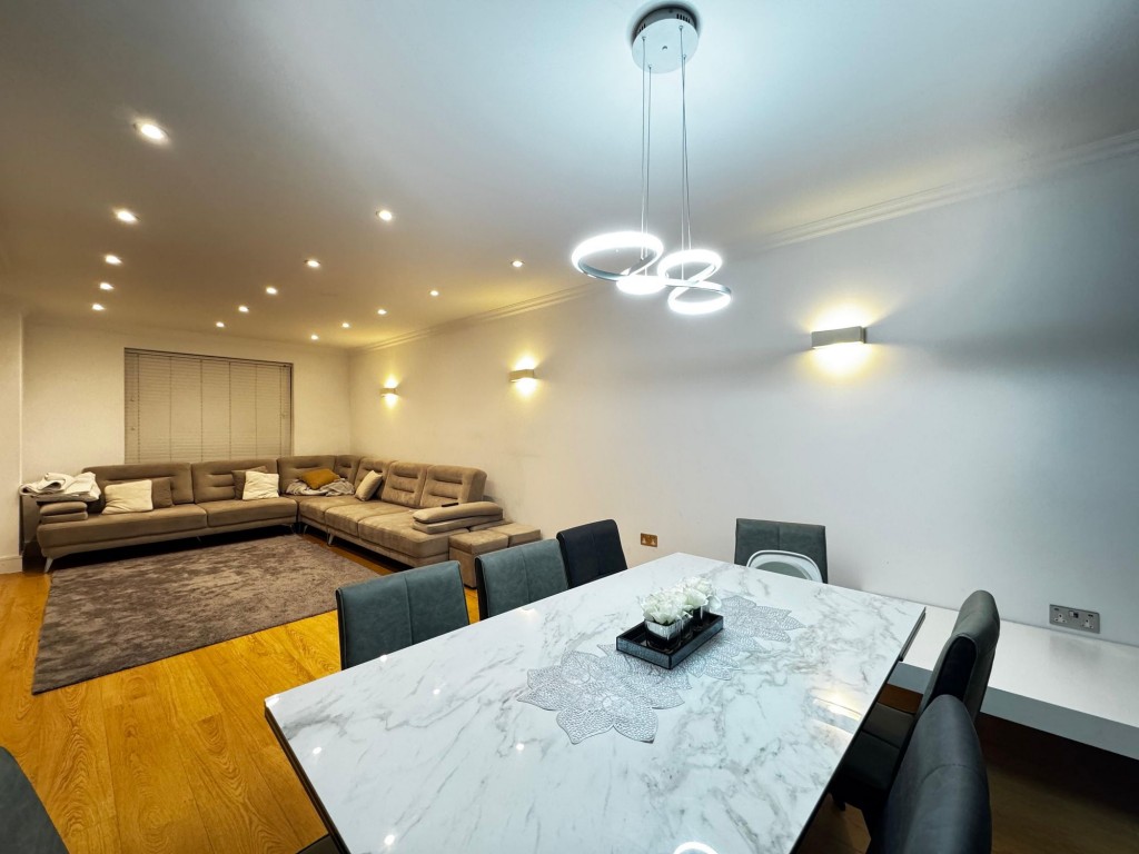 New Road, Rainham, RM13