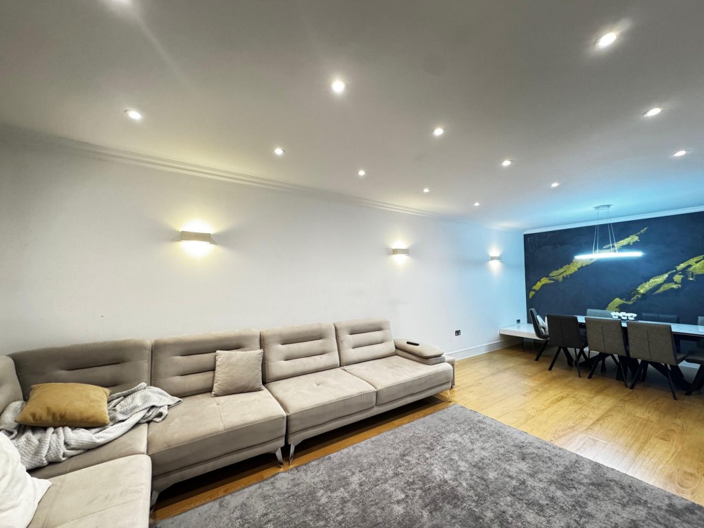 New Road, Rainham, RM13