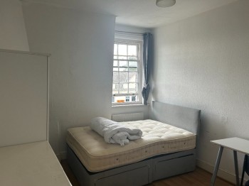 Kingston Hill, Kingston upon Thames, R2