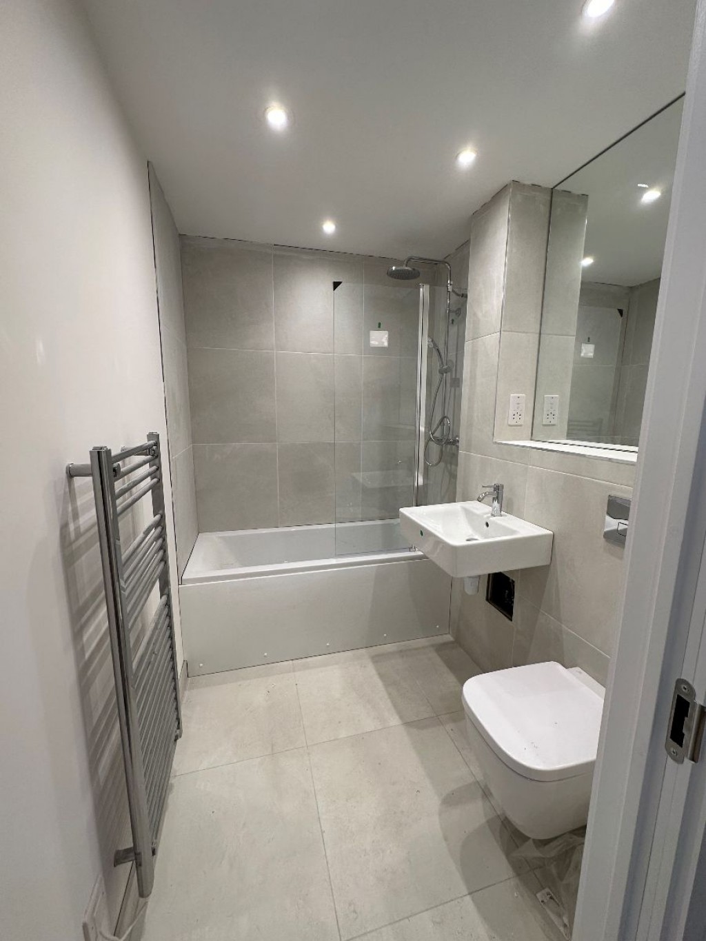 3 Bedroom Flat, Sunny Court, Norbiton