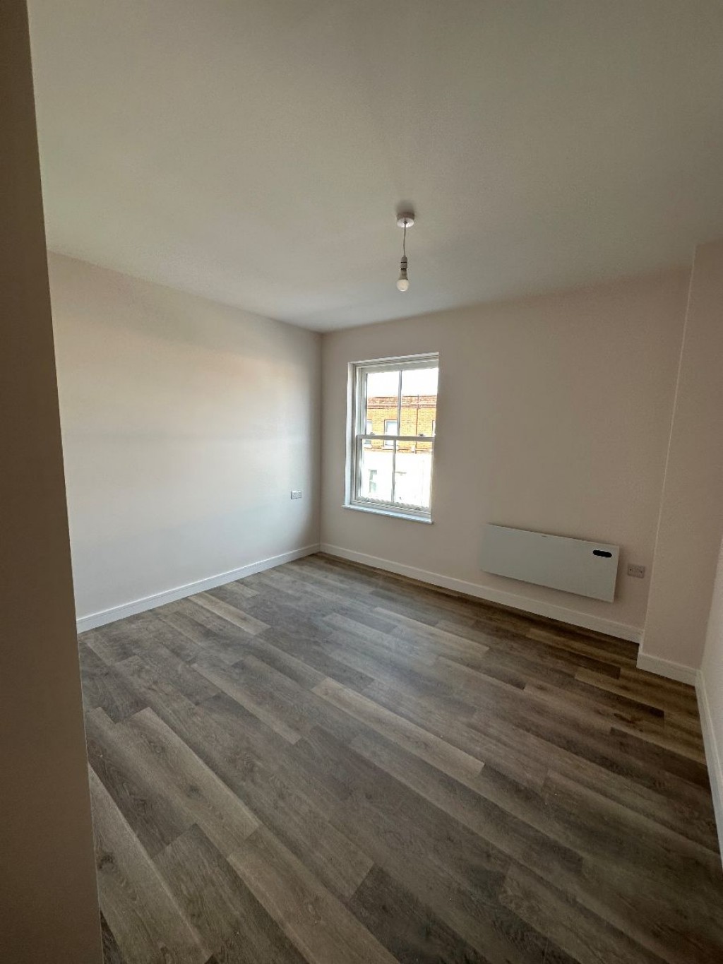 3 Bedroom Flat, Sunny Court, Norbiton