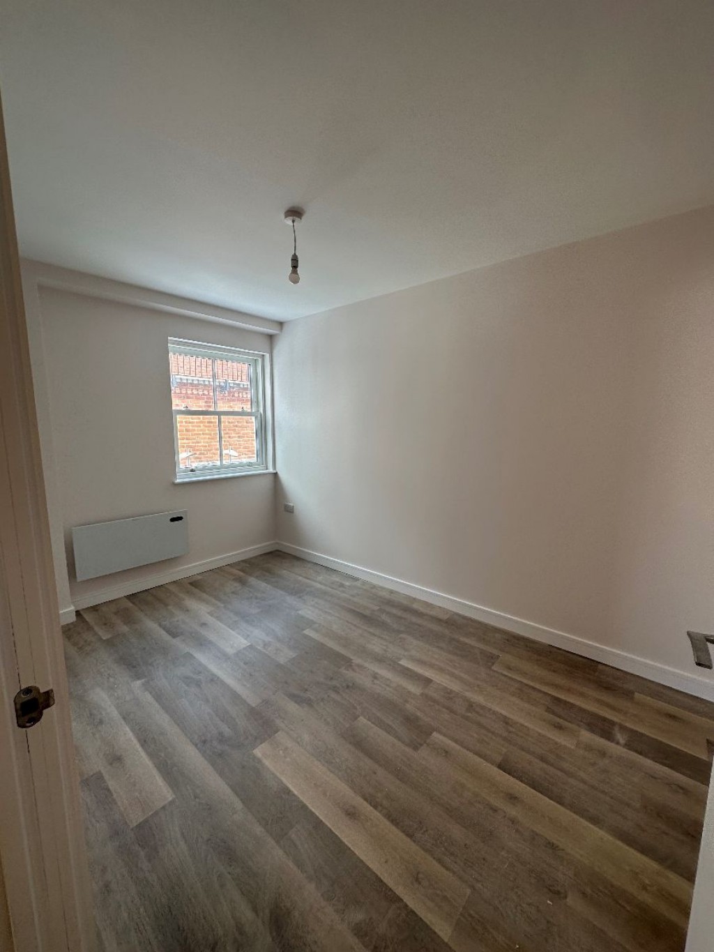 3 Bedroom Flat, Sunny Court, Norbiton