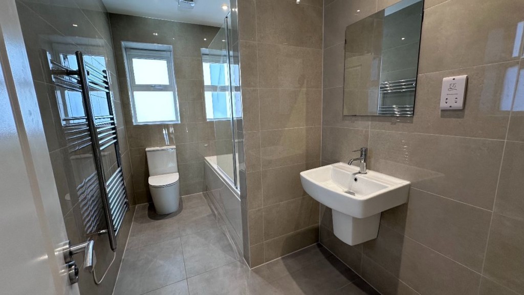 1A Sutton Court Road