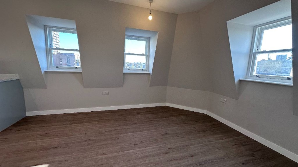 1A Sutton Court Road