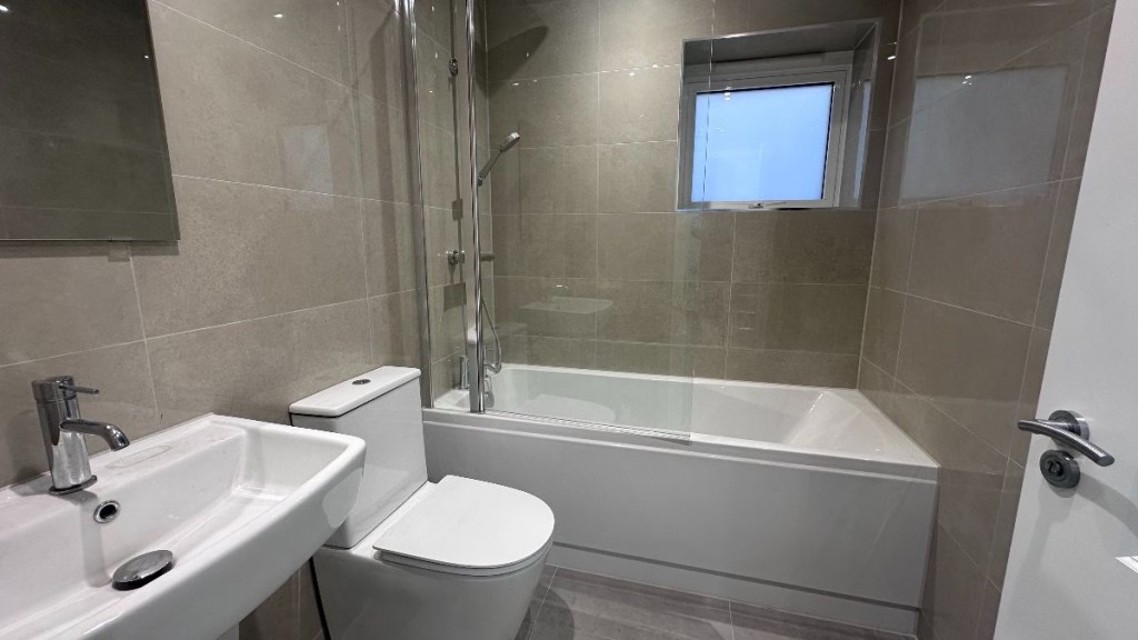 1A Sutton Court Road