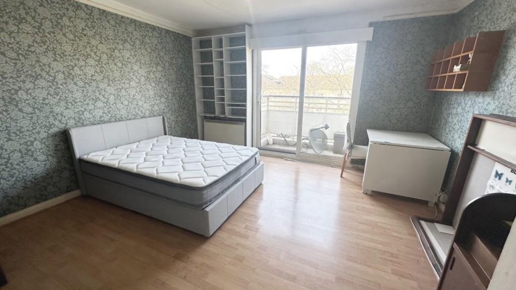Flat , Abinger House, Kingsnympton Park, Kingston upon Thames