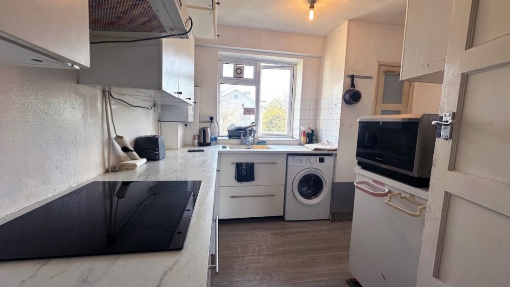 Flat , Abinger House, Kingsnympton Park, Kingston upon Thames