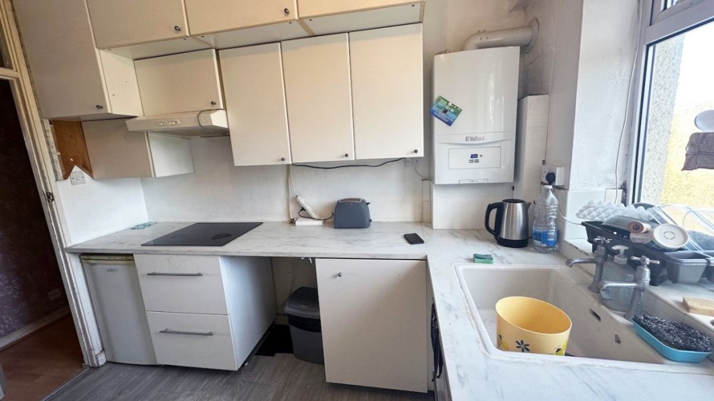 Flat , Abinger House, Kingsnympton Park, Kingston upon Thames