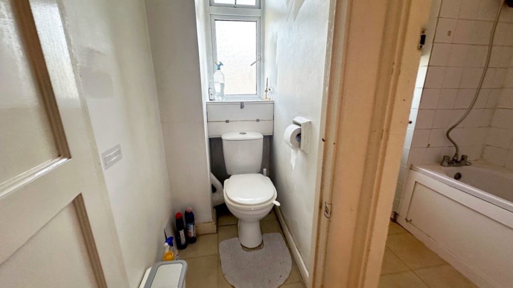 Flat , Abinger House, Kingsnympton Park, Kingston upon Thames