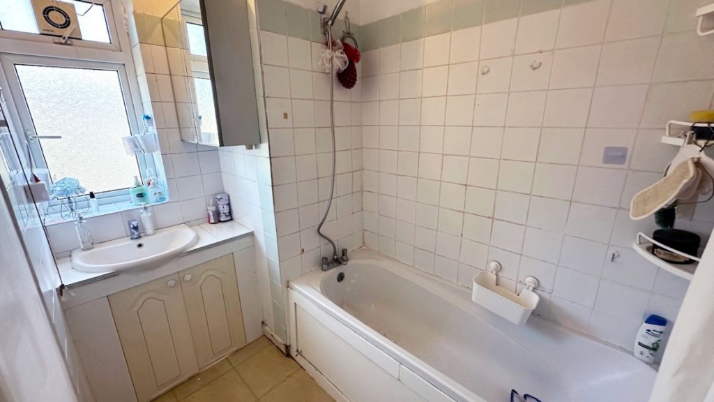 Flat , Abinger House, Kingsnympton Park, Kingston upon Thames
