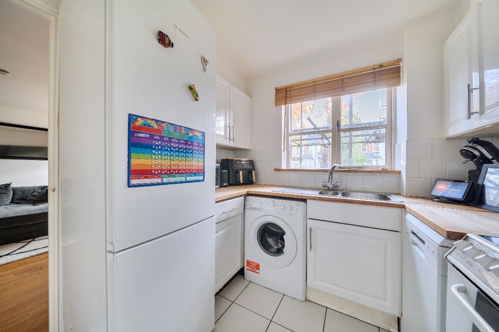 Flat , Offers Court, Winery Lane, Kingston upon Thames