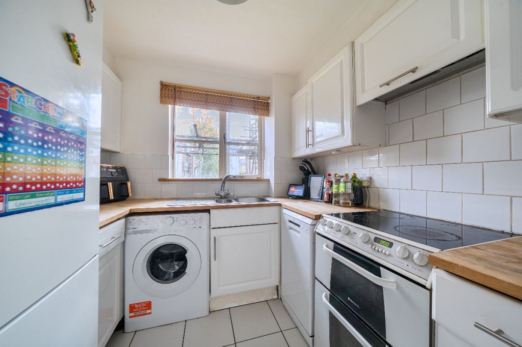 Flat , Offers Court, Winery Lane, Kingston upon Thames
