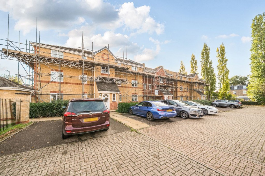 Flat , Offers Court, Winery Lane, Kingston upon Thames