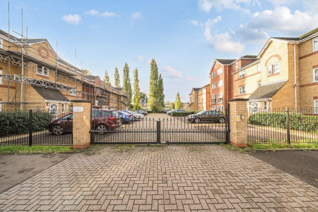 Flat , Offers Court, Winery Lane, Kingston upon Thames