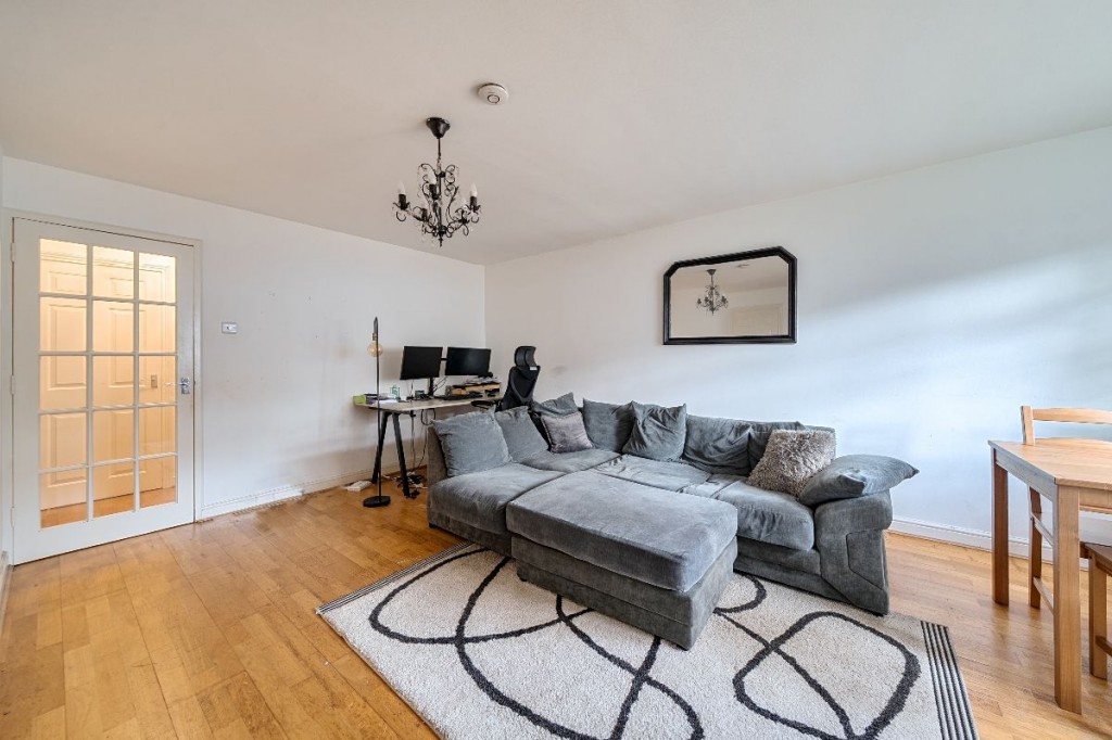 Flat , Offers Court, Winery Lane, Kingston upon Thames