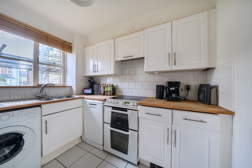 Flat , Offers Court, Winery Lane, Kingston upon Thames