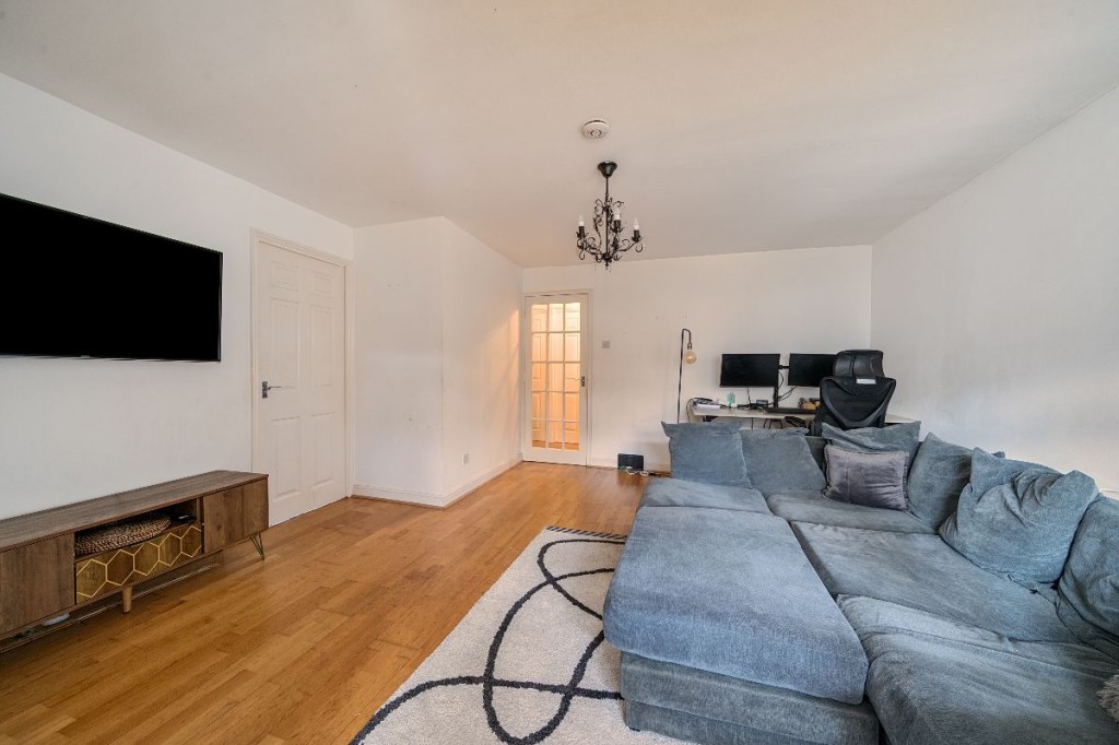 Flat , Offers Court, Winery Lane, Kingston upon Thames