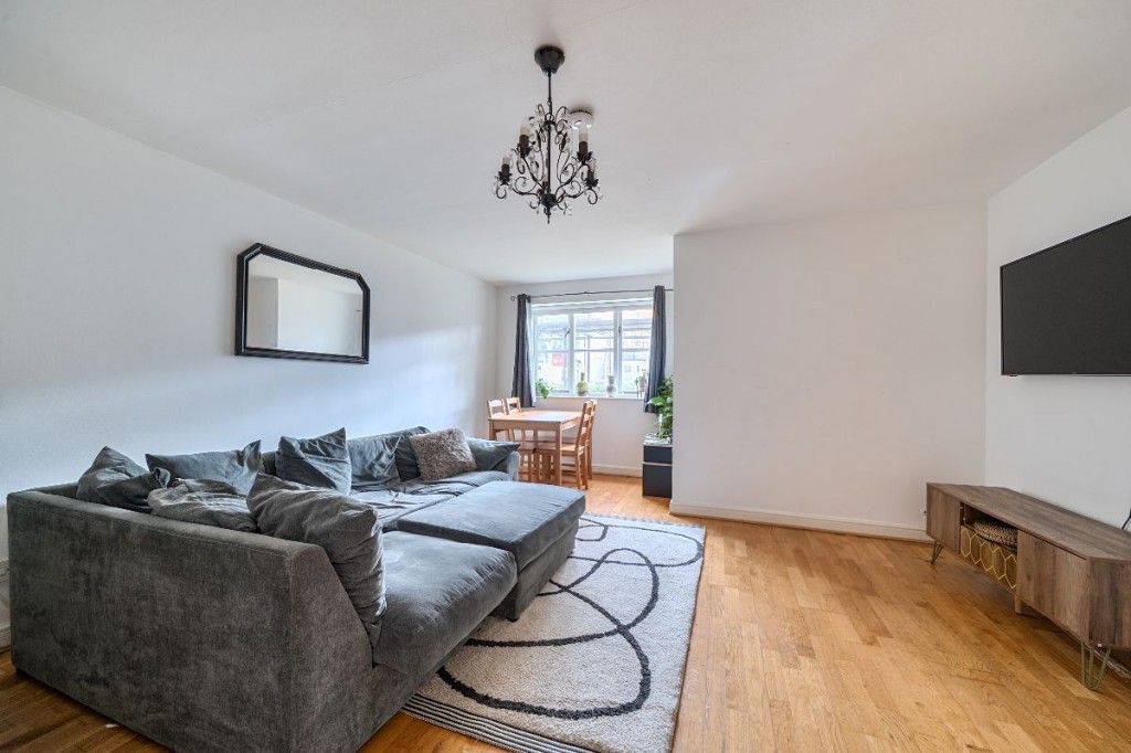 Flat , Offers Court, Winery Lane, Kingston upon Thames