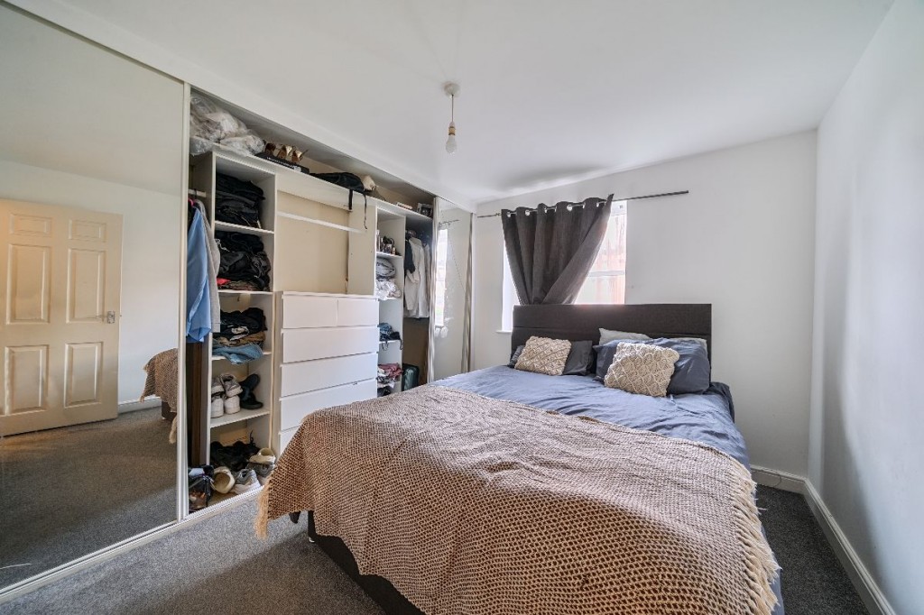 Flat , Offers Court, Winery Lane, Kingston upon Thames