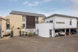 12 Spire View, Pickering