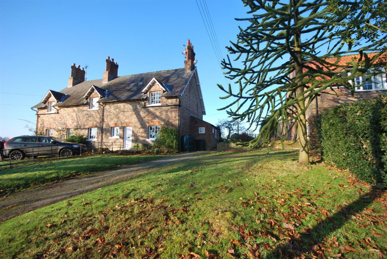Chestnut Cottage, Main Street