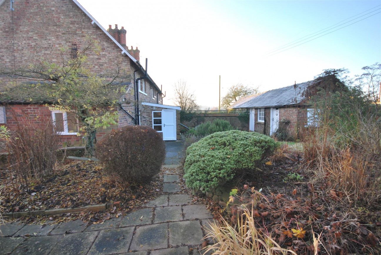 Chestnut Cottage, Main Street