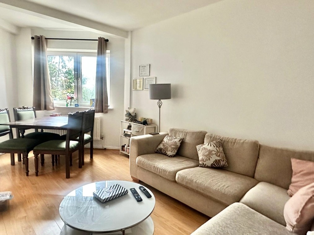 alaUpper Richmond Road, 372-374 Upper Richmond Road, London