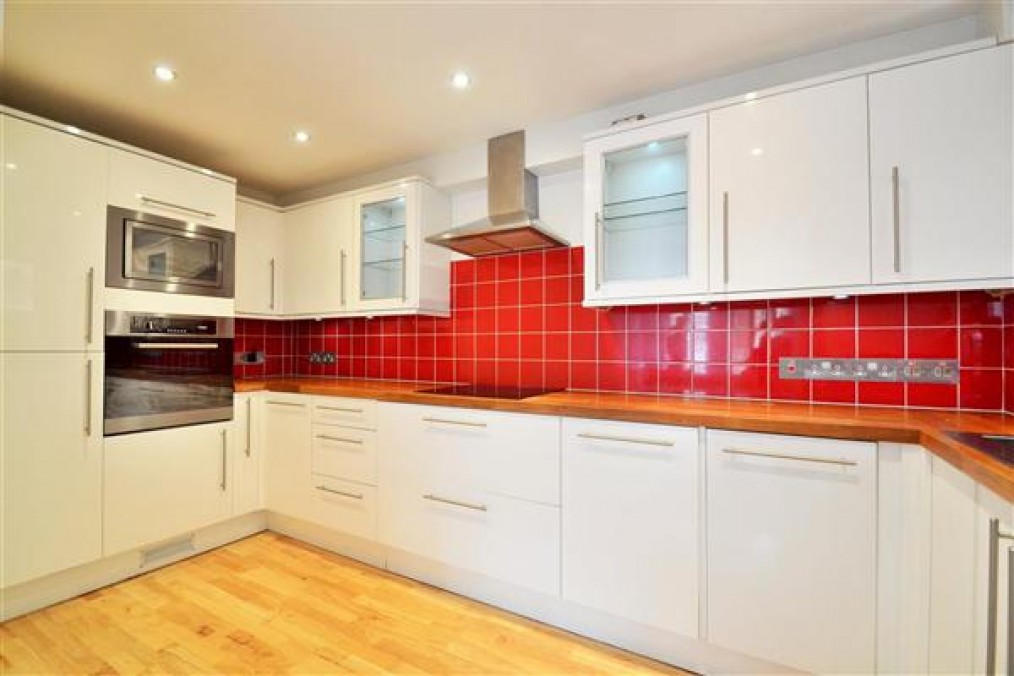 Cleeve Way, Roehampton