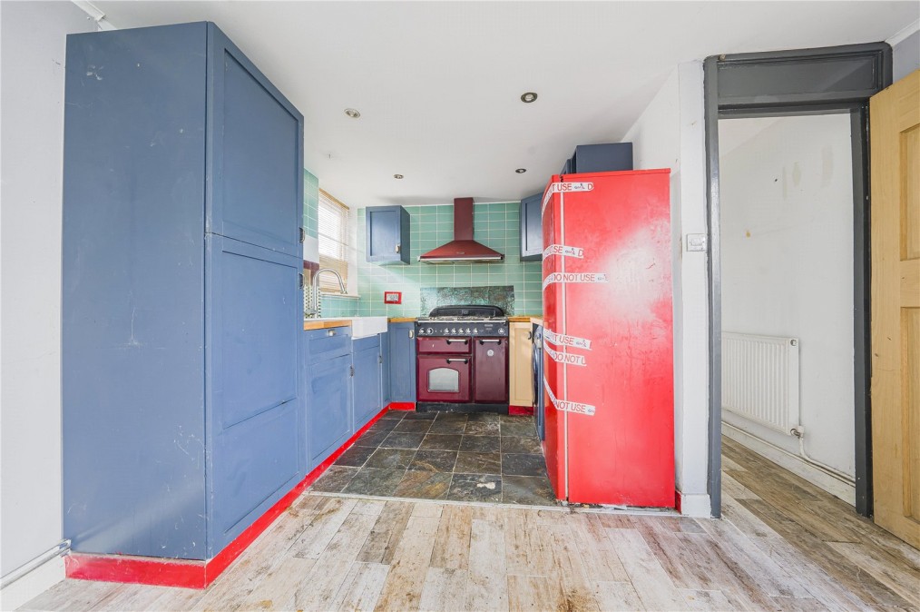 alaLake Road, 16 Lake Road, London