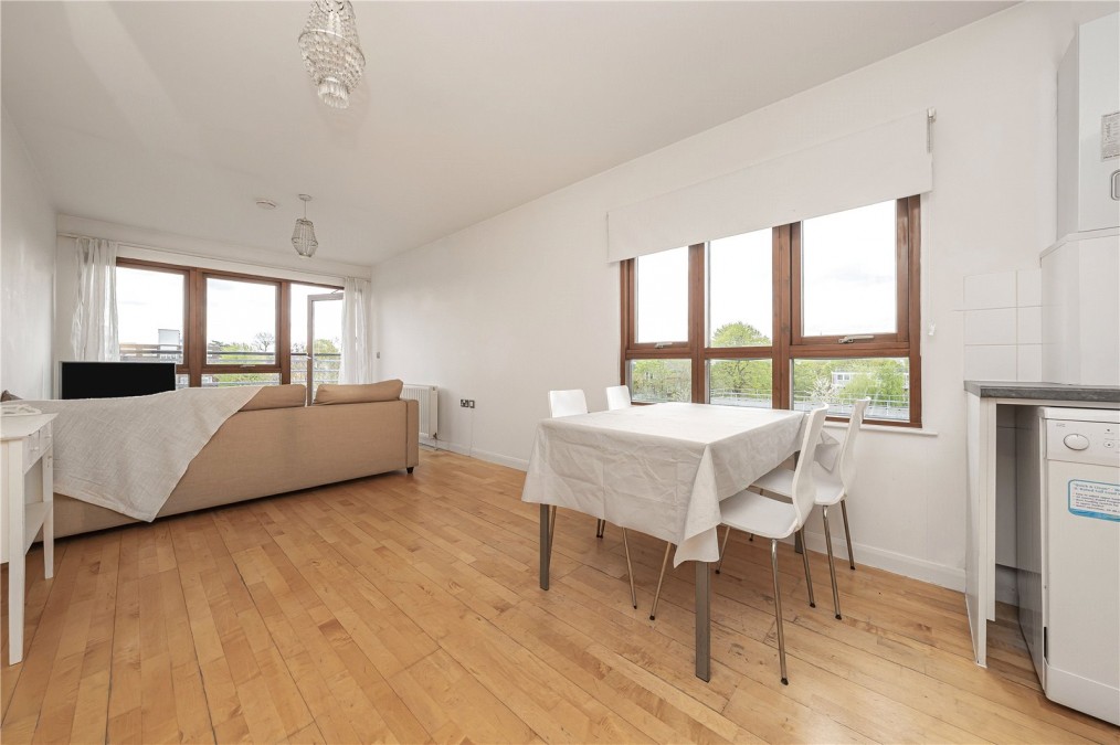 alaCarlton Drive, Putney, London