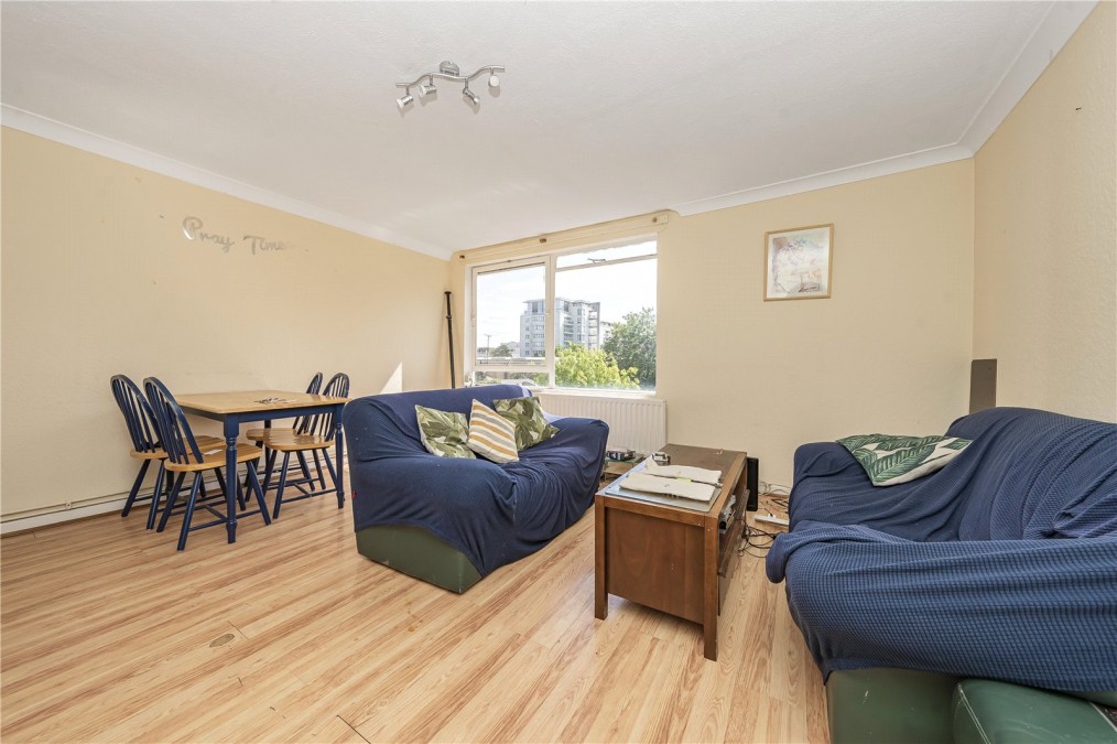 alaCarlton Drive, London
