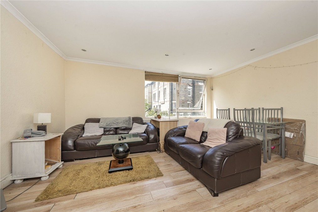 alaCarlton Drive, London