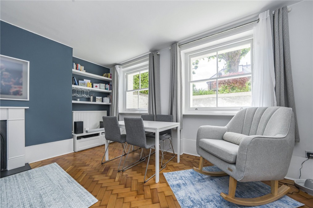 alaPutney, London