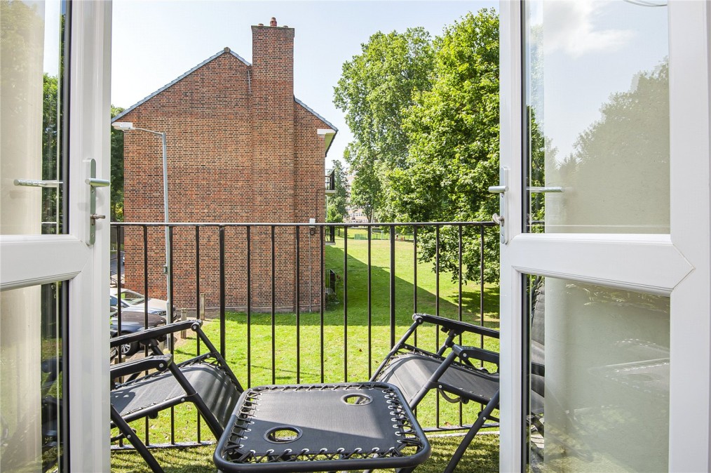 Whitnell Way, Putney