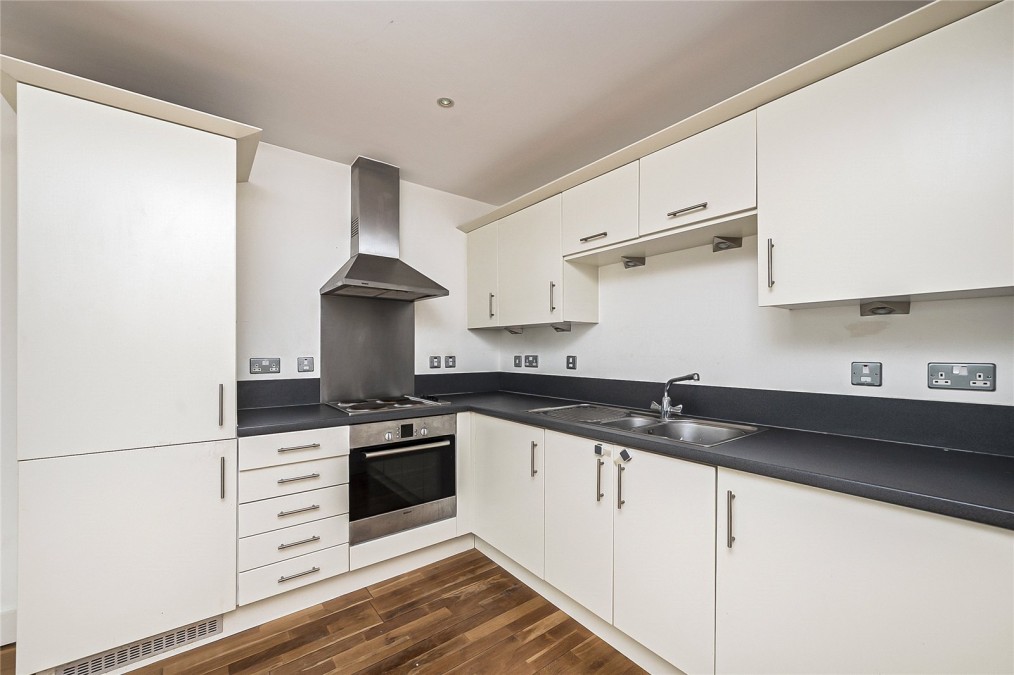 Chapter Way, 31 Chapter Way, London