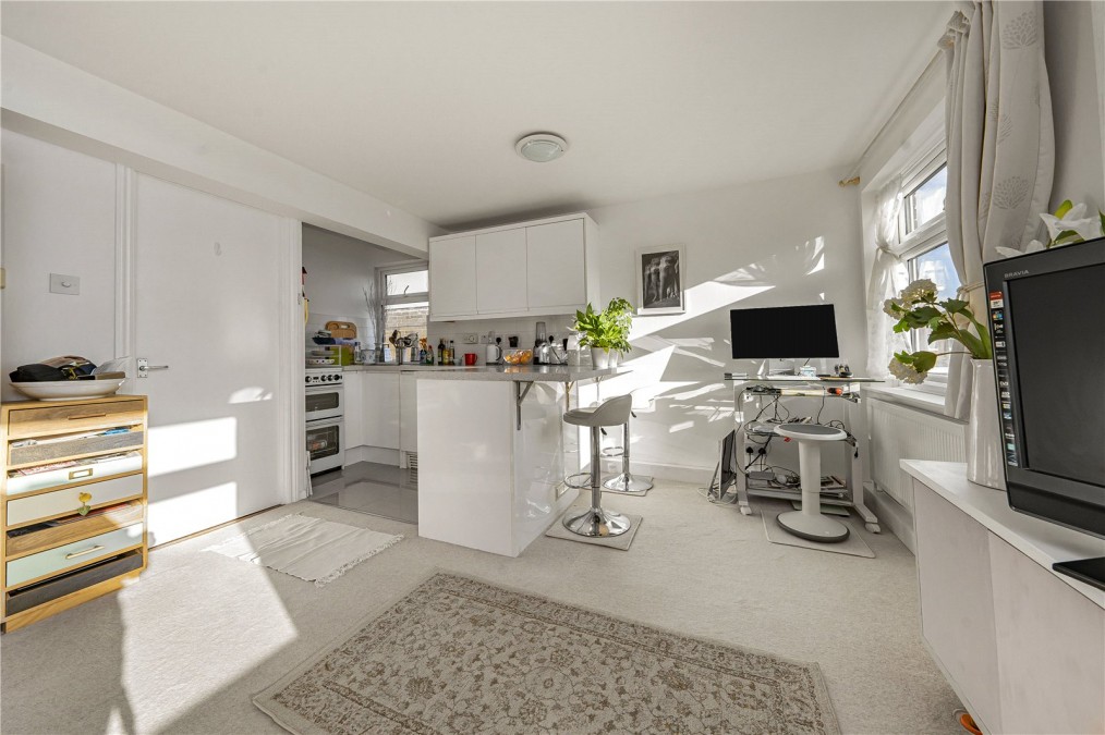 alaGriffiths Road, London