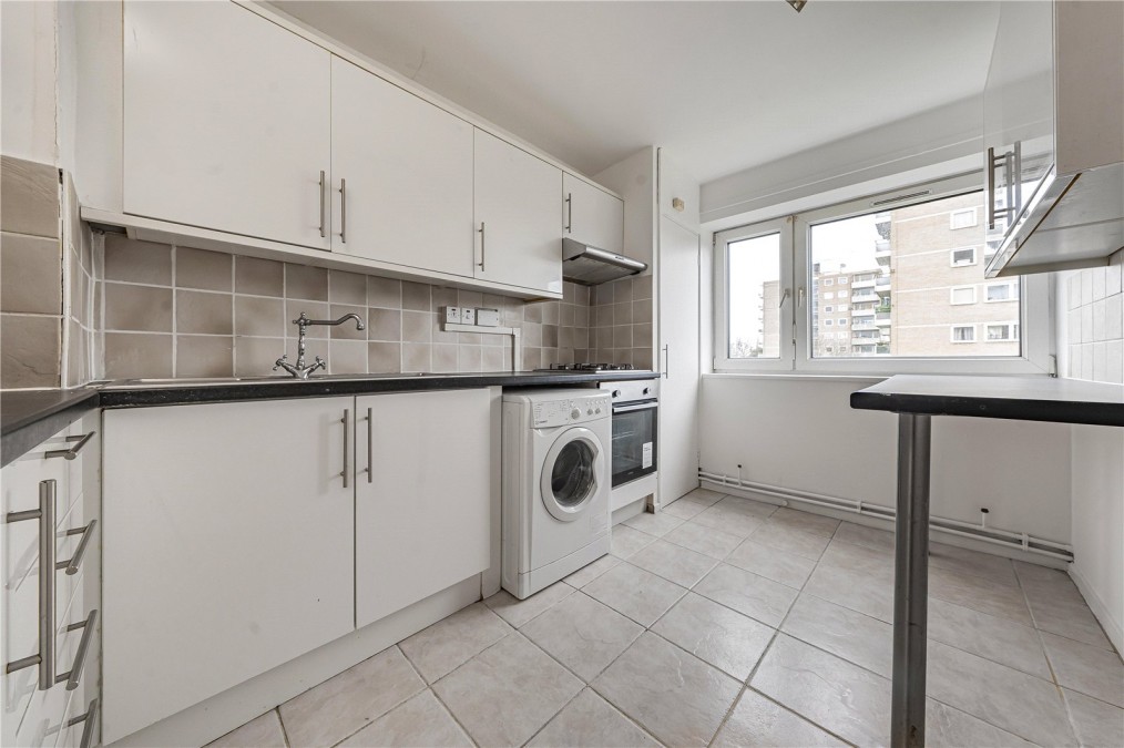 alaWanborough Drive, London