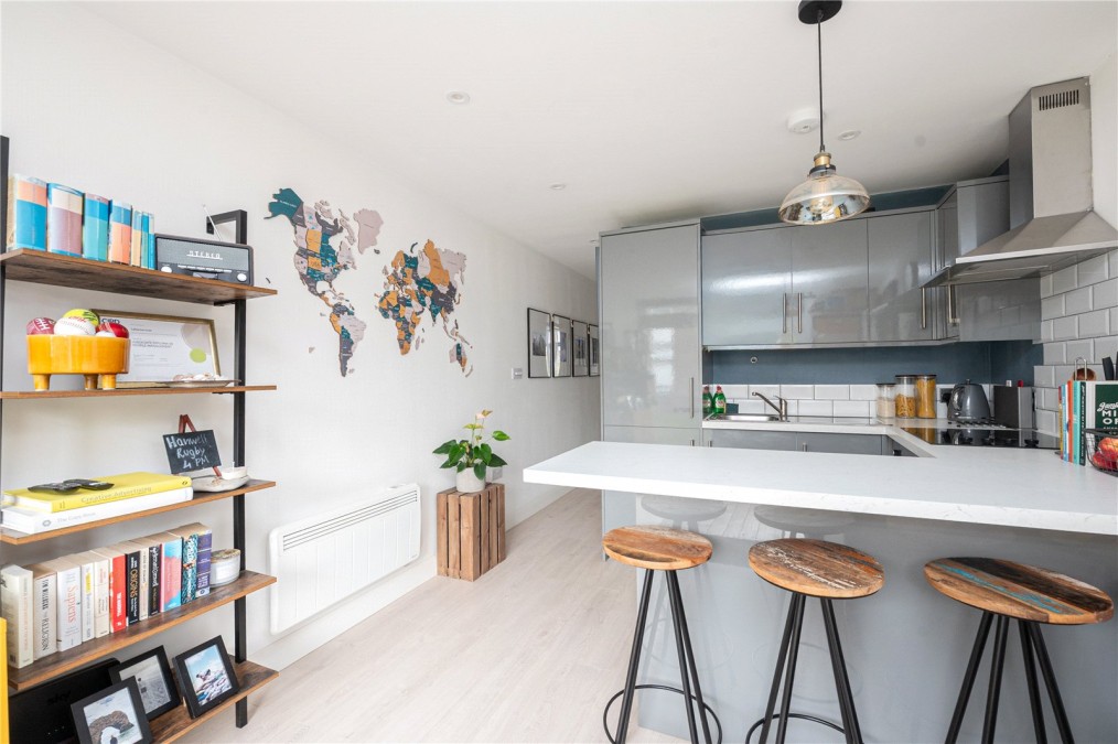 alaUpper Richmond Road, London